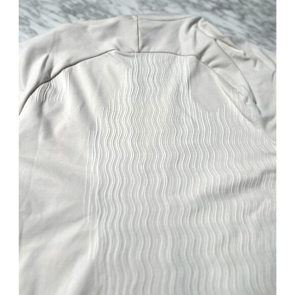 NIKE Women's Dri-FIT ADV Run Division Engineered Running  Jersey top FN2581 104 - Picture 3 of 14